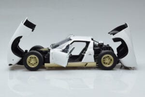 Lamborghini Miura SV Biały AUTOart 1:18 74544 Metal — zdjęcie 4 z 8