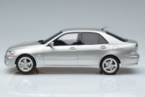 Lexus IS200 XE10 Srebrny Otto 1:18 OT991 Żywica — zdjęcie 3 z 6