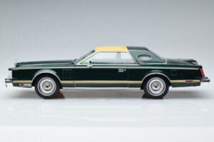 Lincoln Continental Mark V Ciemny Zielony MCG 1:18 MCG18404 Metal — zdjęcie 3 z 6