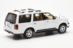Lincoln Navigator Biały AUTOart 1:18 72761 Metal — zdjęcie 3 z 8