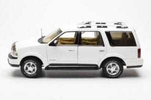 Lincoln Navigator Biały AUTOart 1:18 72761 Metal — zdjęcie 4 z 8