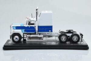 Mack Superliner Magnum Biały Niebieski IXO 1:43 TR165 Metal — zdjęcie 3 z 6