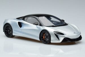 McLaren Artura Srebrny GT Spirit 1:18 GT873 Żywica — zdjęcie 4 z 6