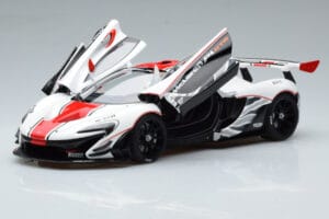 McLaren P1 GTR Błyszczący Biały Z Czerwonymi Paskami AUTOart 1:18 81541 Kompozyt — zdjęcie 2 z 7