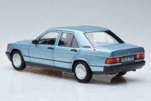 Mercedes 190E W201 Jasnoniebieski Norev 1:18 183828 Metal — zdjęcie 6 z 7