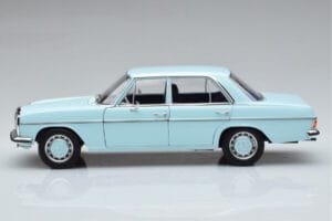 Mercedes 200 W115 Norev 1:18 183777 Metal — zdjęcie 4 z 7