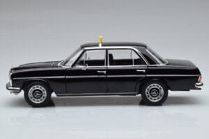 Mercedes 200 W115 Taxi Norev 1:18 183776 Metal — zdjęcie 4 z 7