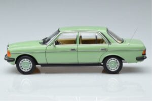 Mercedes 200 W123 Zielony Norev 1:18 183796 Metal — zdjęcie 4 z 7