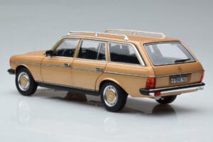 Mercedes 200T S123 Beżowy Norev 1:18 183738 Metal — zdjęcie 7 z 9