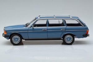Mercedes 200T S123 Niebieski Norev 1:18 183737 Metal — zdjęcie 4 z 7