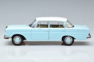 Mercedes 220 S W111 Niebieski Norev 1:18 183920 Metal — zdjęcie 4 z 7