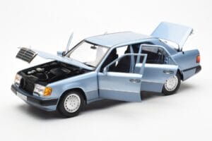 Mercedes 230E W124 Jasnoniebieski Metaliczny Norev 1:18 183945 Metal — zdjęcie 2 z 8