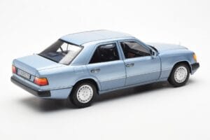 Mercedes 230E W124 Jasnoniebieski Metaliczny Norev 1:18 183945 Metal — zdjęcie 3 z 8