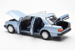 Mercedes 230E W124 Jasnoniebieski Metaliczny Norev 1:18 183945 Metal — zdjęcie 5 z 8