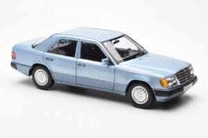 Mercedes 230E W124 Jasnoniebieski Metaliczny Norev 1:18 183945 Metal — zdjęcie 6 z 8