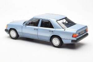 Mercedes 230E W124 Jasnoniebieski Metaliczny Norev 1:18 183945 Metal — zdjęcie 7 z 8