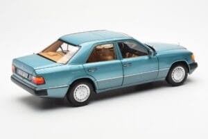 Mercedes 230E W124 Beryl Metallic Dealer Edition Norev 1:18 B66040698 Metal — zdjęcie 3 z 8