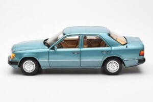 Mercedes 230E W124 Beryl Metallic Dealer Edition Norev 1:18 B66040698 Metal — zdjęcie 4 z 8