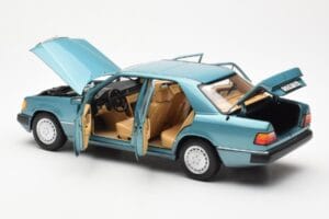 Mercedes 230E W124 Beryl Metallic Dealer Edition Norev 1:18 B66040698 Metal — zdjęcie 5 z 8