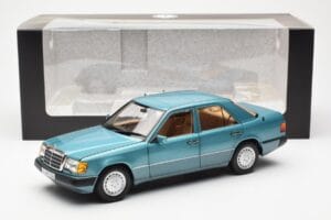 Mercedes 230E W124 Beryl Metallic Dealer Edition Norev 1:18 B66040698 Metal — zdjęcie 8 z 8