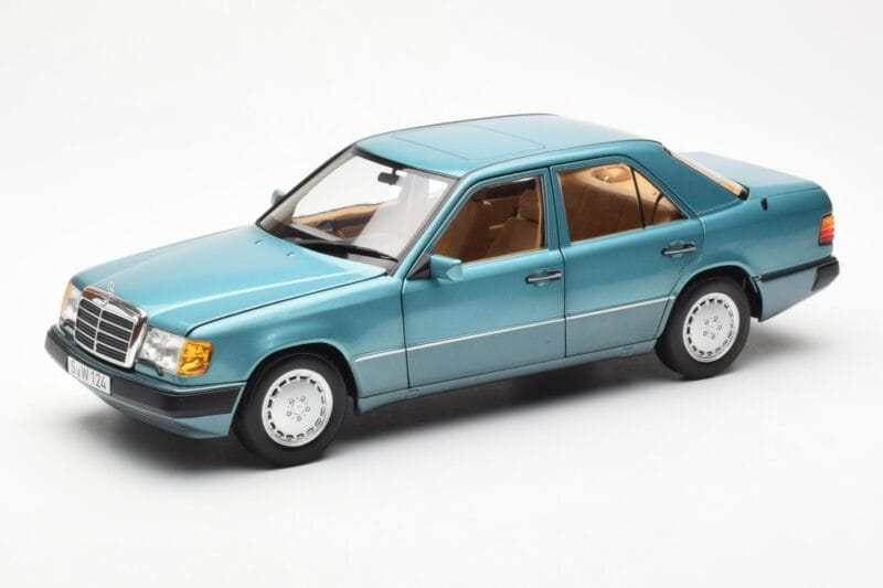 Mercedes 230E W124 Beryl Metallic Dealer Edition Norev 1:18 B66040698 Metal