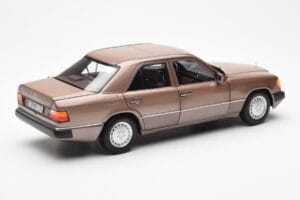 Mercedes 230E W124 Rosewood Metallic Dealer Edition Norev 1:18 B66040697 Metal — zdjęcie 3 z 8