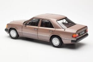 Mercedes 230E W124 Rosewood Metallic Dealer Edition Norev 1:18 B66040697 Metal — zdjęcie 7 z 8