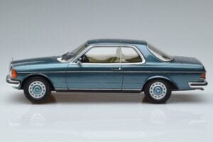 Mercedes 280 CE C123 Niebieski Otto 1:18 OT627 Żywica — zdjęcie 3 z 6
