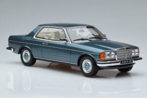 Mercedes 280 CE C123 Niebieski Otto 1:18 OT627 Żywica — zdjęcie 4 z 6