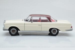 Mercedes 280 SE W108 Biały AUTOart 1:18 76287 Metal — zdjęcie 5 z 8