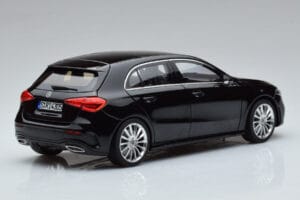 Mercedes A-Class W177 AMG Line Norev 1:18 183861 Metal — zdjęcie 3 z 7