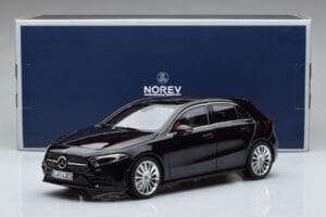 Mercedes A-Class W177 AMG Line Norev 1:18 183861 Metal — zdjęcie 7 z 7