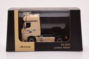 Mercedes Actros Gigaspace IAA 2012 Taxi NZG 1:50 MM0015 Metal — zdjęcie 4 z 4