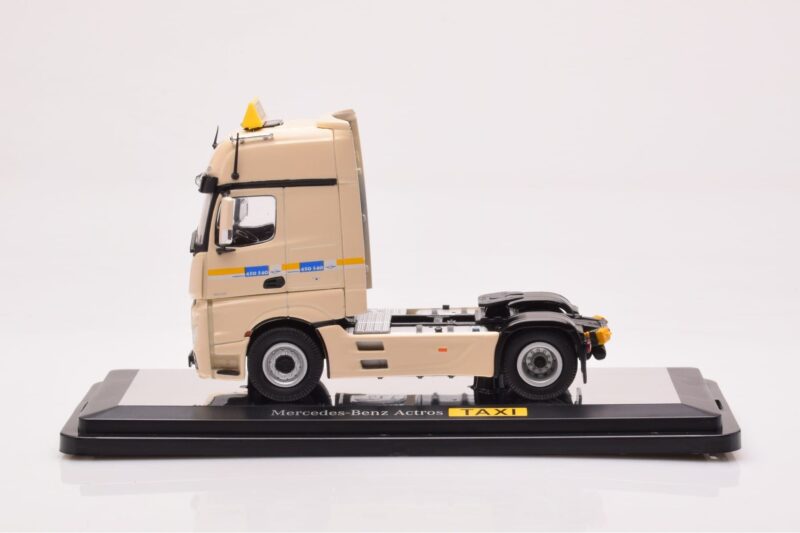 Mercedes Actros Gigaspace IAA 2012 Taxi NZG 1:50 MM0015 Metal