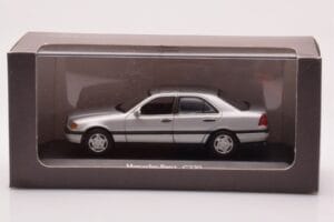Mercedes C-Class W202 C220 Srebrny Minichamps 1:43 B66005705-M1 Metal — zdjęcie 4 z 4