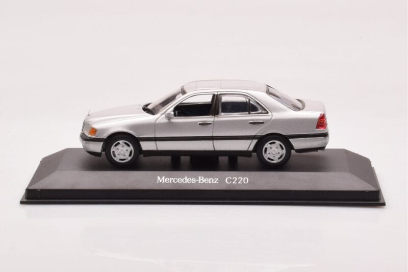 Mercedes C-Class W202 C220 Srebrny Minichamps 1:43 B66005705-M1 Metal