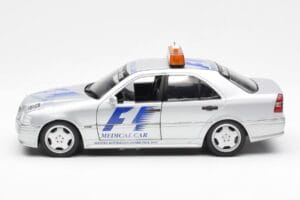 Mercedes C-Class W202 AMG Medical Car F1 1997 UT Models 1:18 26106 Metal — zdjęcie 3 z 6