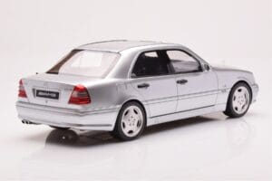 Mercedes C36 AMG W202 Srebrny Otto 1:18 OT443 Żywica — zdjęcie 2 z 6