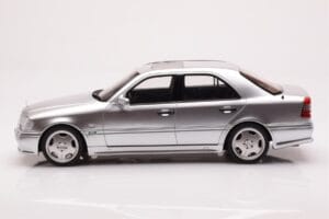 Mercedes C36 AMG W202 Srebrny Otto 1:18 OT443 Żywica — zdjęcie 3 z 6