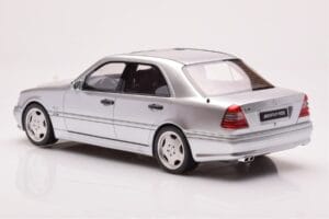 Mercedes C36 AMG W202 Srebrny Otto 1:18 OT443 Żywica — zdjęcie 5 z 6