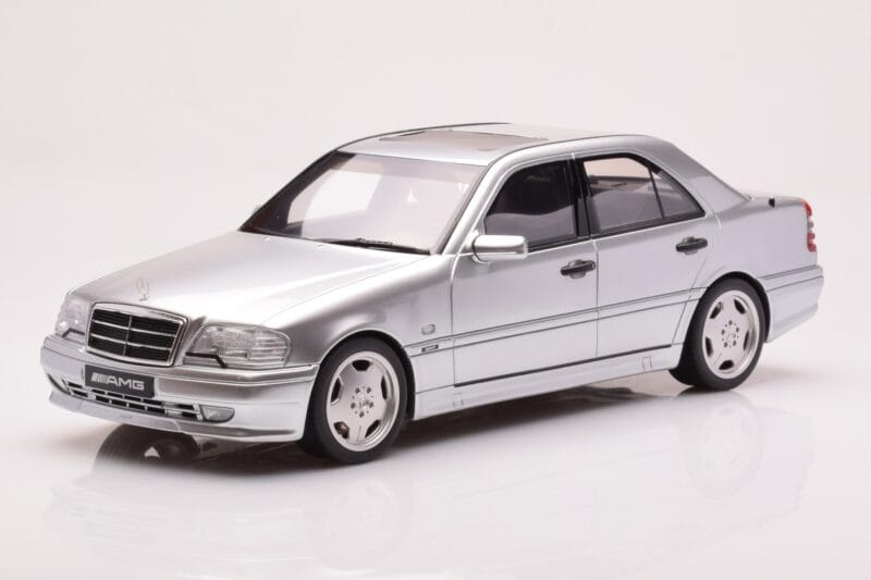 Mercedes C36 AMG W202 Srebrny Otto 1:18 OT443 Żywica