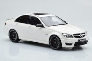 Mercedes C63 AMG W204 Biały GT Spirit 1:18 GT166 Żywica — zdjęcie 4 z 6