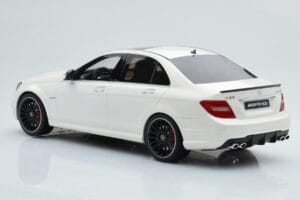 Mercedes C63 AMG W204 Biały GT Spirit 1:18 GT166 Żywica — zdjęcie 5 z 6