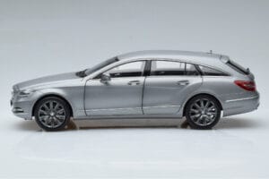 Mercedes CLS Shooting Brake X218 Alanite Szary Norev 1:18 B66960117 Metal — zdjęcie 4 z 7