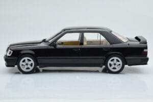 Mercedes E-Class W124 Tuning Czarny MCG 1:18 MCG18341 Metal — zdjęcie 3 z 6