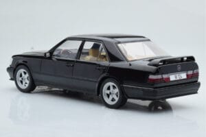 Mercedes E-Class W124 Tuning Czarny MCG 1:18 MCG18341 Metal — zdjęcie 5 z 6