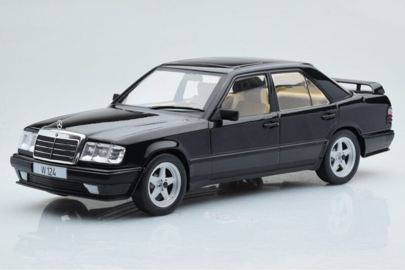 Mercedes E-Class W124 Tuning Czarny MCG 1:18 MCG18341 Metal