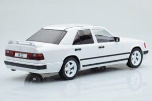 Mercedes E-Class W124 Tuning Biały MCG 1:18 MCG18343 Metal — zdjęcie 2 z 6