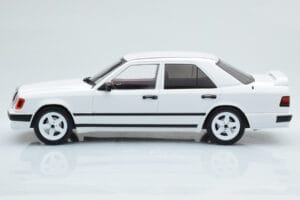 Mercedes E-Class W124 Tuning Biały MCG 1:18 MCG18343 Metal — zdjęcie 3 z 6