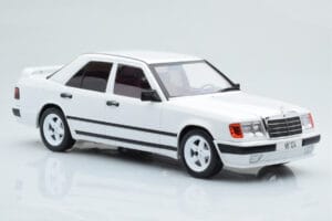 Mercedes E-Class W124 Tuning Biały MCG 1:18 MCG18343 Metal — zdjęcie 4 z 6